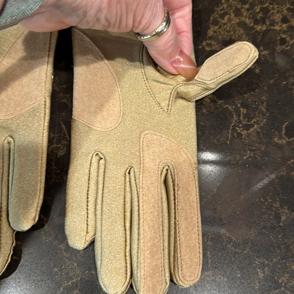 Isotoner quilted brown/gold Vintage gloves with suede fingers and palms!  NWOT - Picture 4 of 10